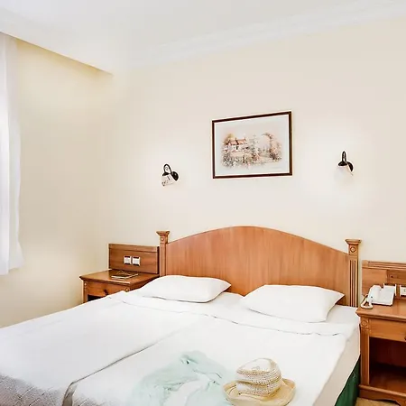 Amber-rose Aparthotel 3*