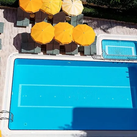 Amber-rose Aparthotel 3*
