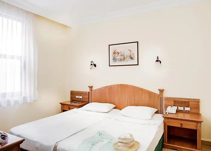 Amber-rose Aparthotel 2*