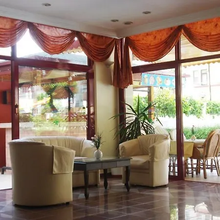 Amber-rose Aparthotel 2*