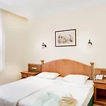 Amber-rose Aparthotel 2*